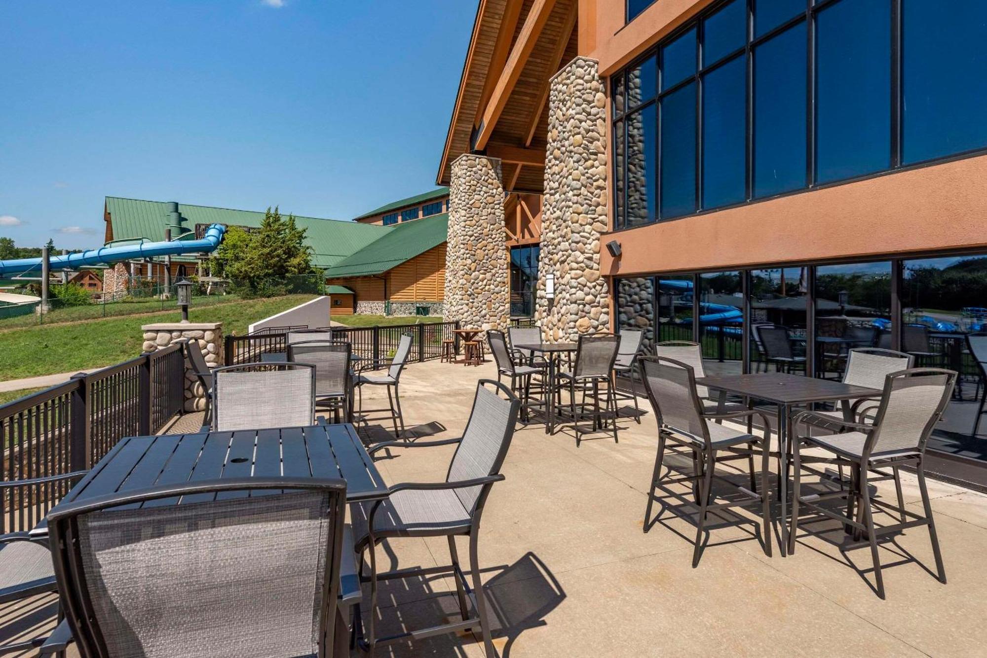 Three Bears Resort Waterpark Near Tomah Ascend Collection Warrens Exterior photo