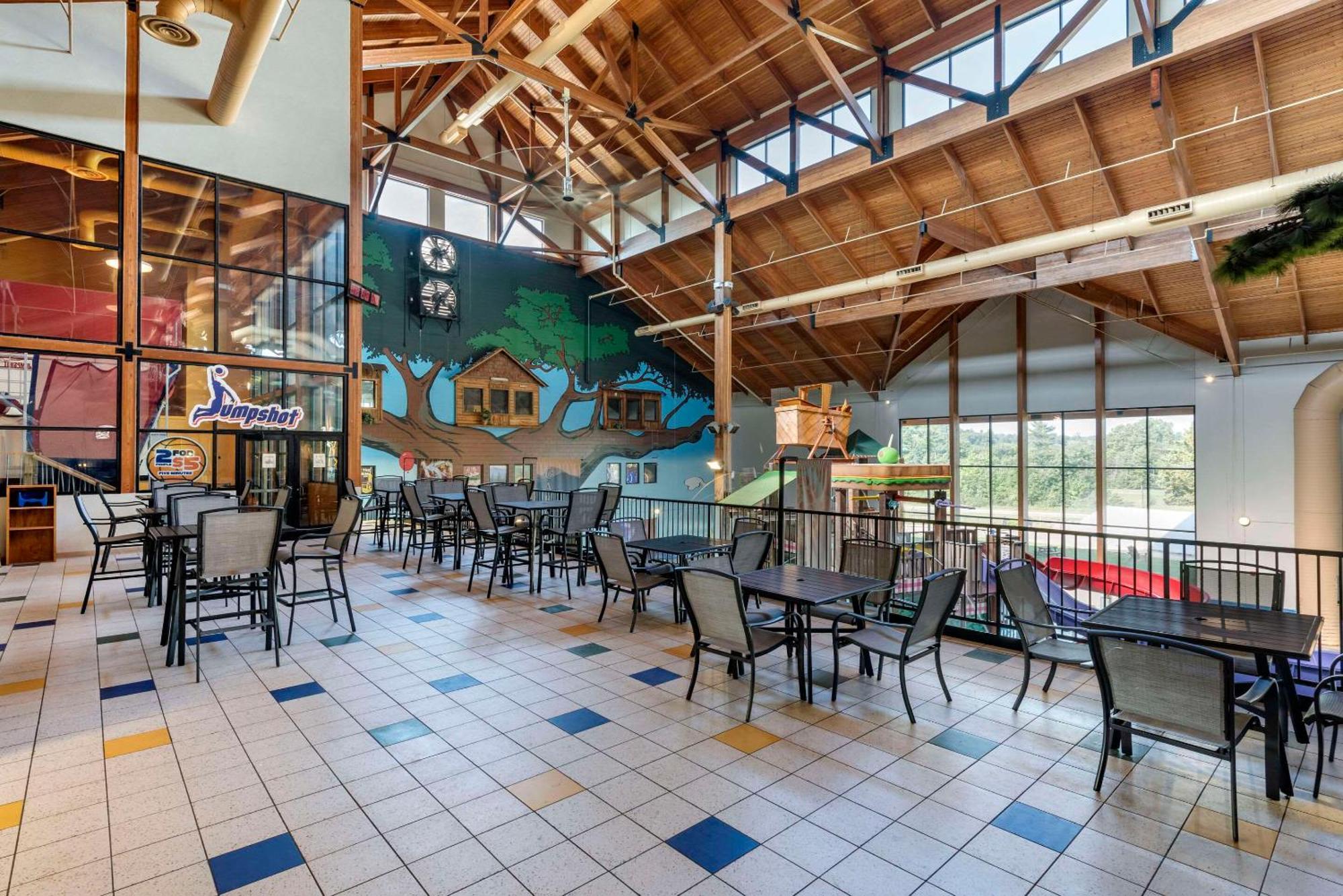 Three Bears Resort Waterpark Near Tomah Ascend Collection Warrens Exterior photo
