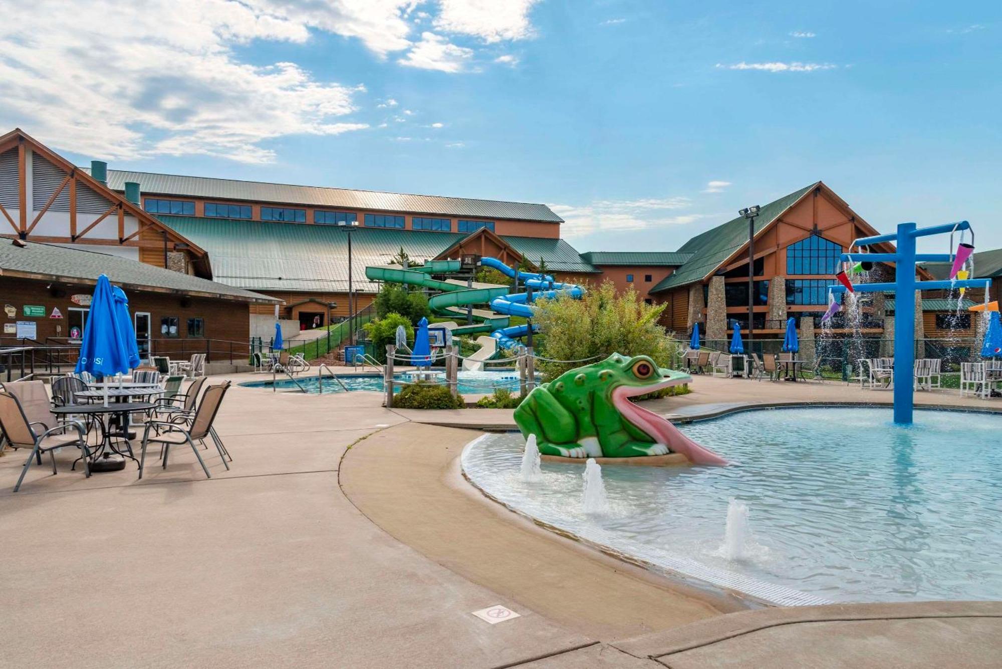 Three Bears Resort Waterpark Near Tomah Ascend Collection Warrens Exterior photo