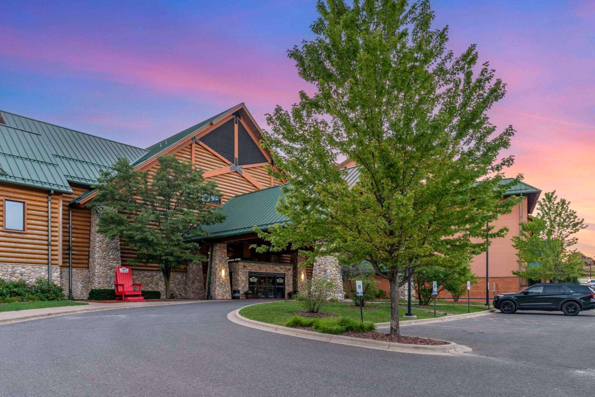 Three Bears Resort Waterpark Near Tomah Ascend Collection Warrens Exterior photo